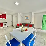 Relax House Дом отдыха Пуэрто-де-Сантьяго